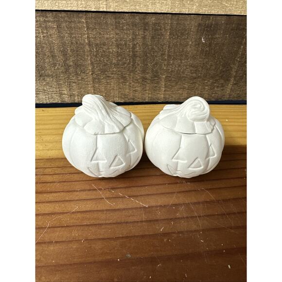 Small 2” Lidded Trinket Pumpkins Ready To Paint Set Of 2 - Picture 1 of 5